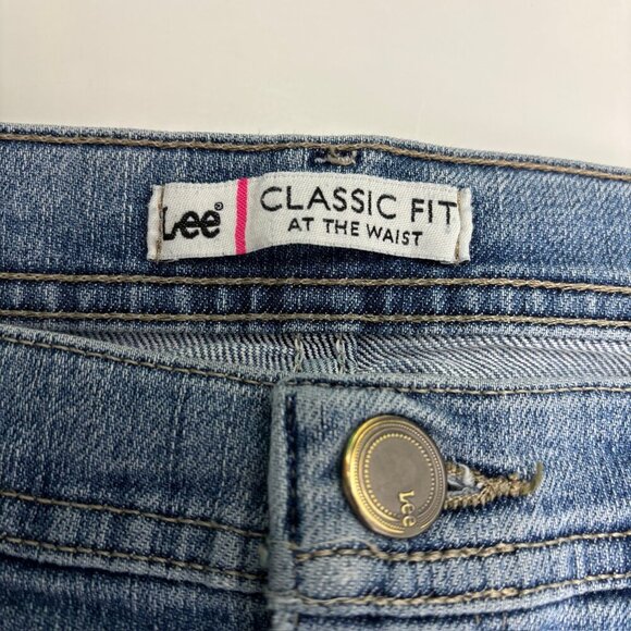 Lee Classic Fit Women's size 14p Medium Wash Blue Denim Jeans - Picture 2 of 4
